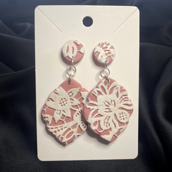 Blue Willow Boutique Earrings - Picture 1 of 4